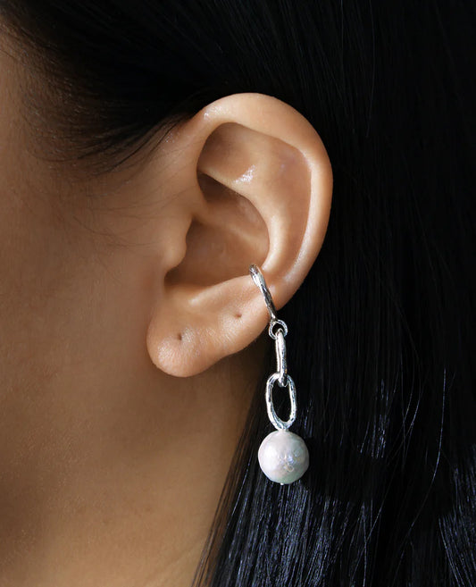Pendulum Ear Cuff - Kasumiga Baroque Pearl