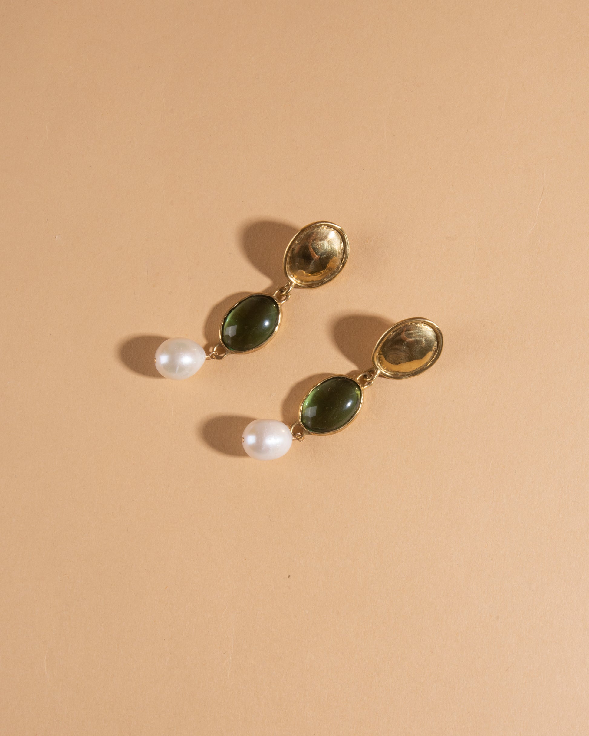 MONDO MONDO Sirena Earrings Pair of brass drop earrings with green glass stones and baroque pearls