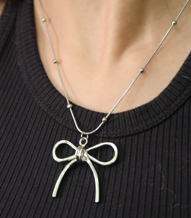 Bow Necklace