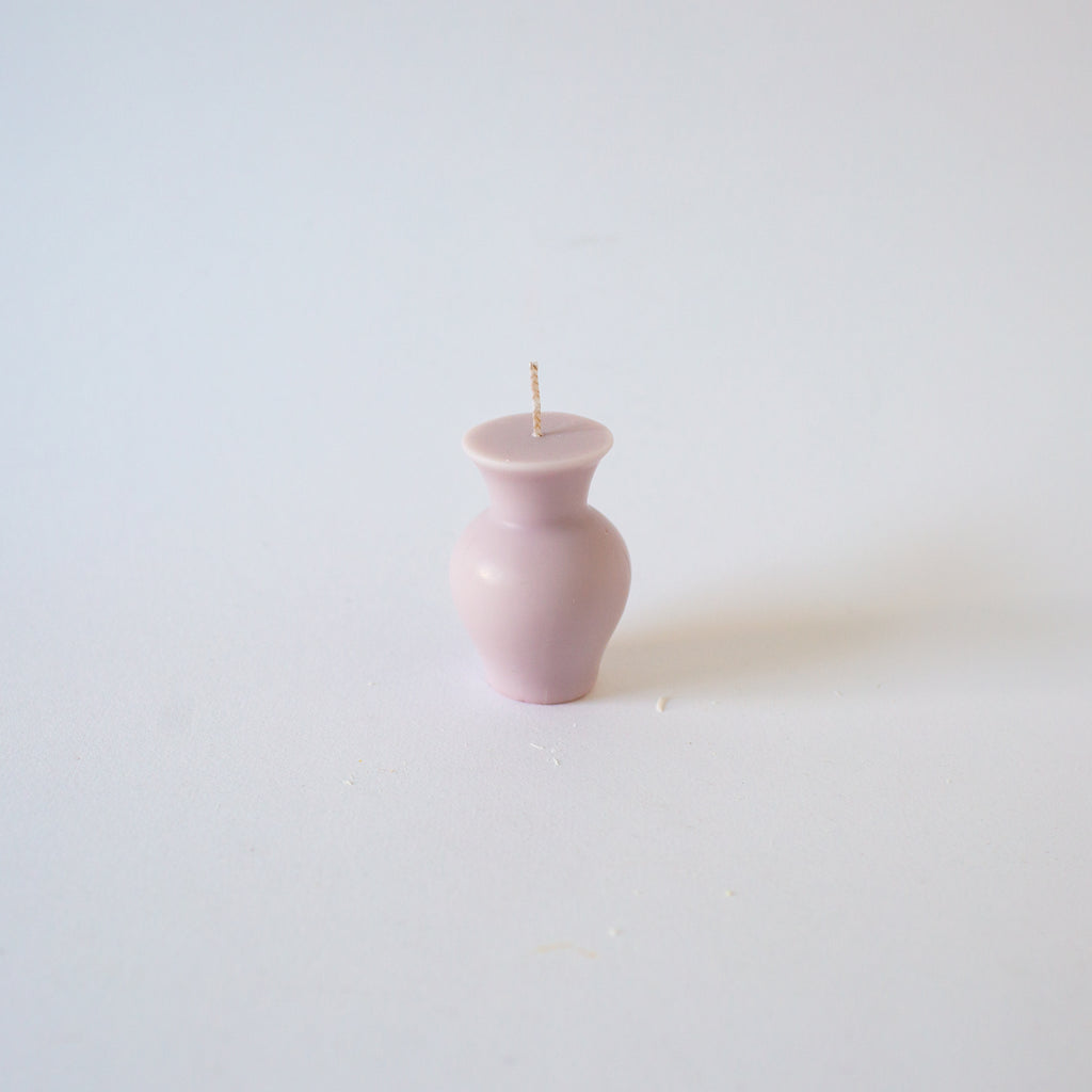 Nata Concept Iris soy Candle in Lilac. Available at EASE Toronto. 